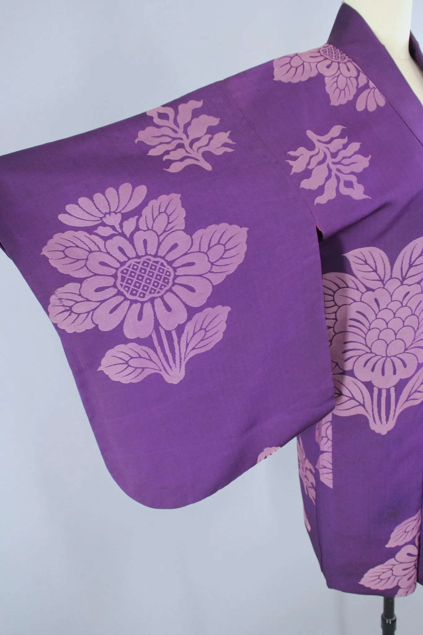 1940s Vintage Haori Kimono Jacket Cardigan in Purple Omeshi Floral