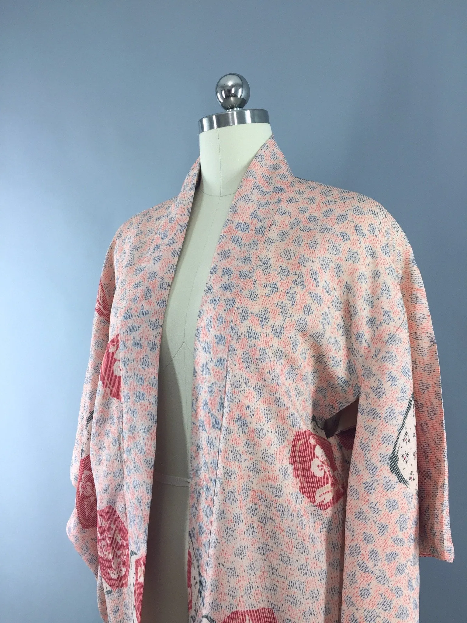 1940s Vintage Rayon Haori Kimono Cardigan with Salmon Pink Ikat Floral Print