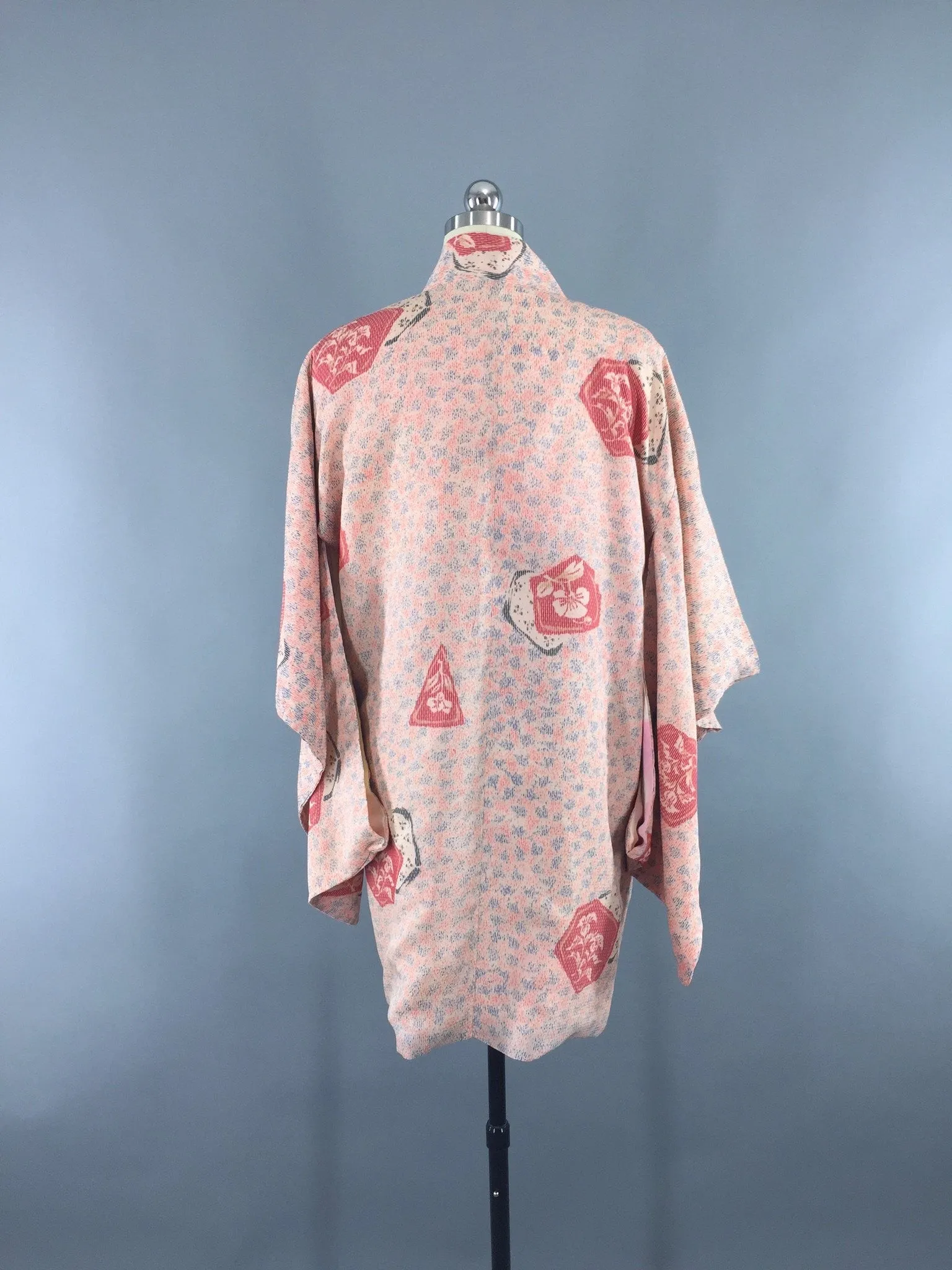 1940s Vintage Rayon Haori Kimono Cardigan with Salmon Pink Ikat Floral Print