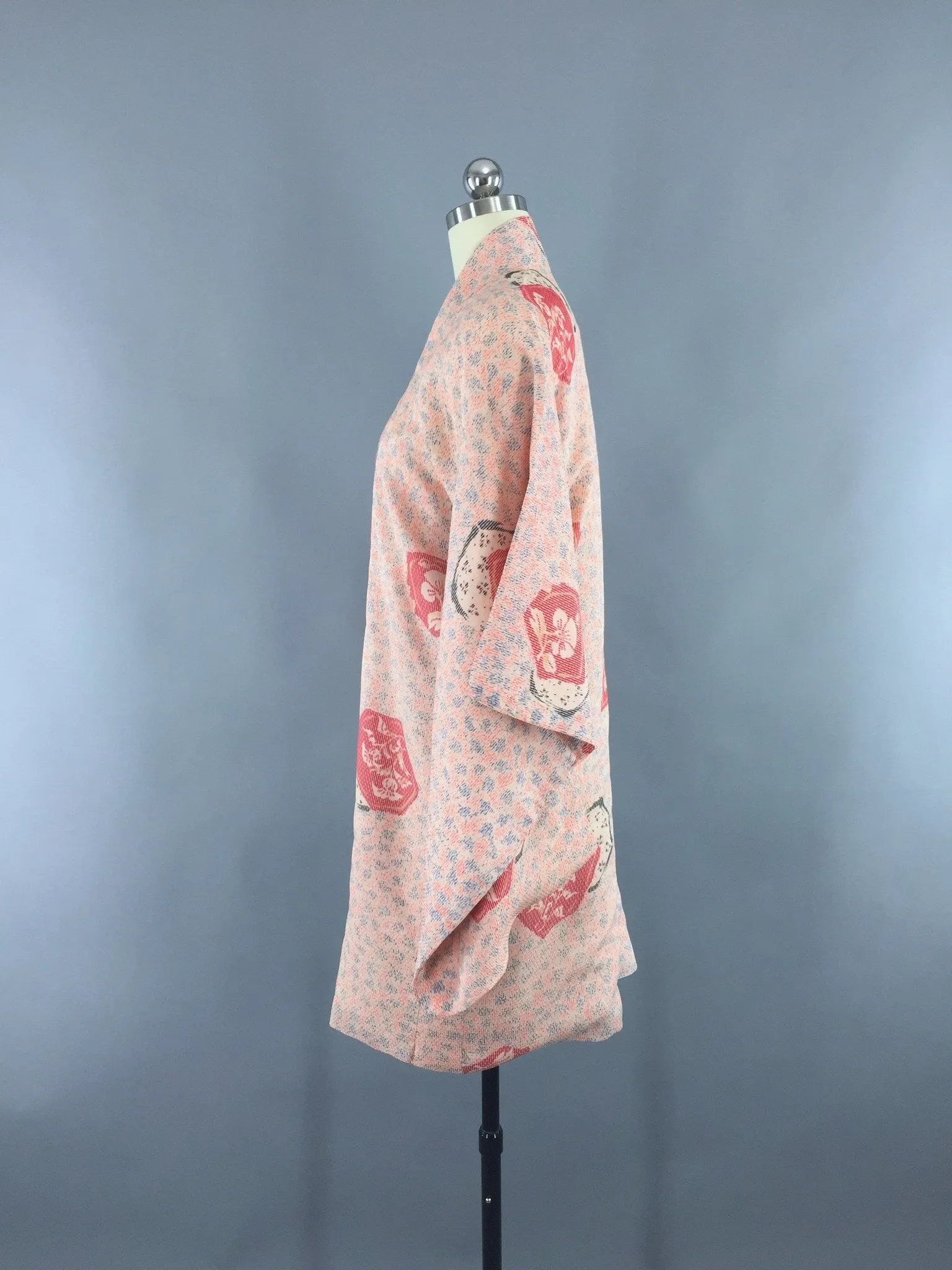 1940s Vintage Rayon Haori Kimono Cardigan with Salmon Pink Ikat Floral Print