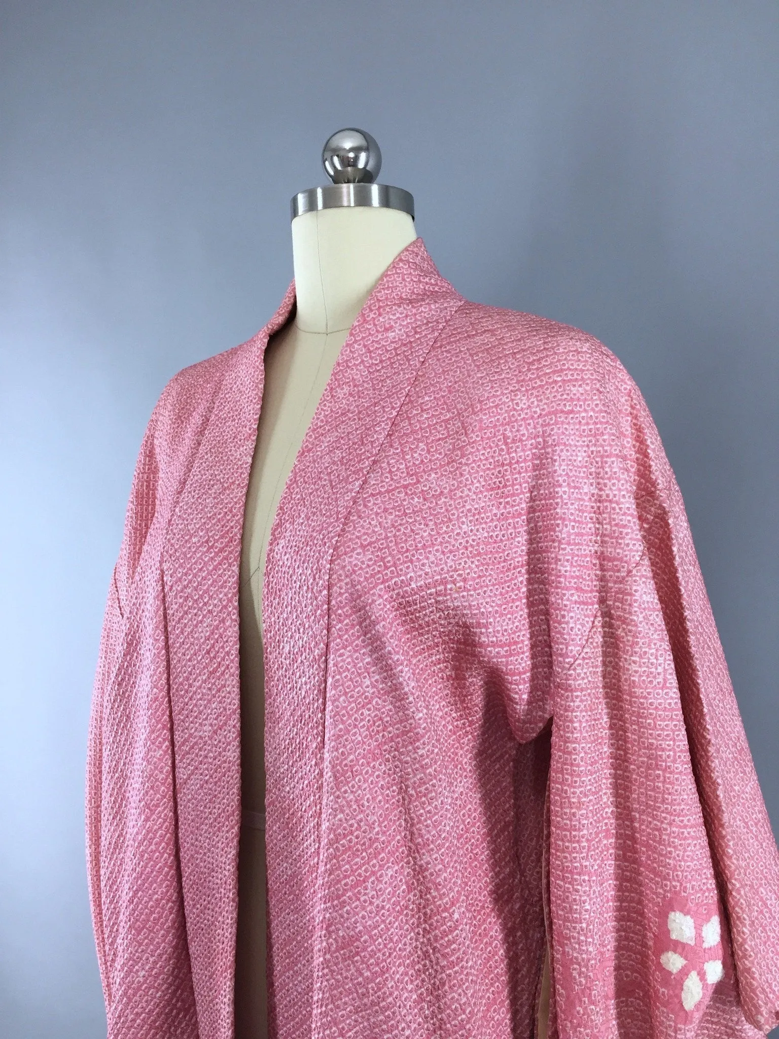 1960s Vintage Silk Haori Kimono Cardigan Jacket in Pink and White Shibori