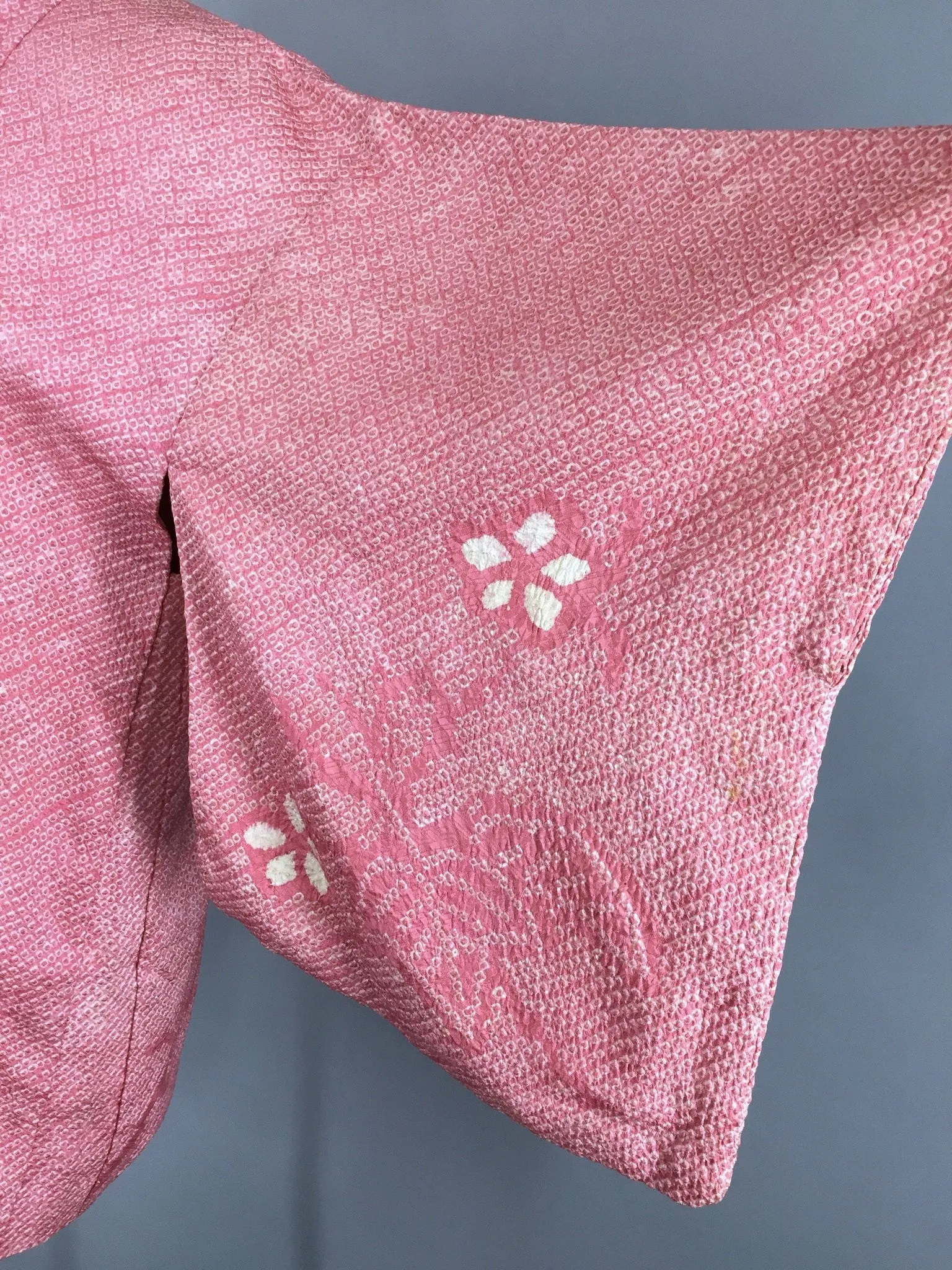 1960s Vintage Silk Haori Kimono Cardigan Jacket in Pink and White Shibori