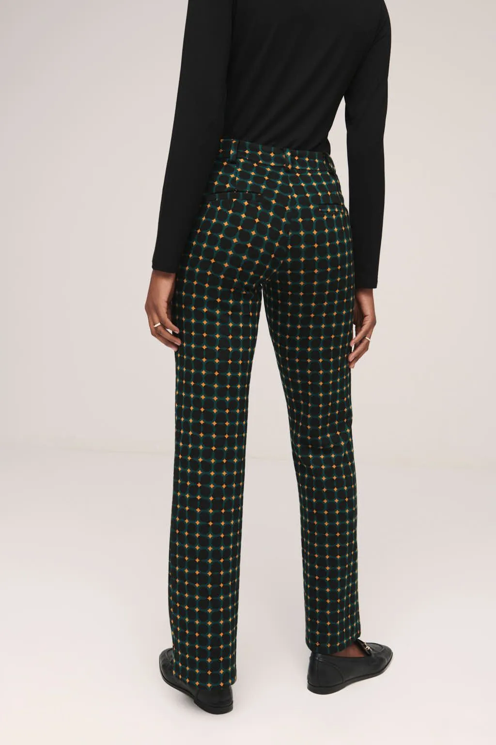 Licht uitlopende pantalon | Surkana pants with slightly flared hem black