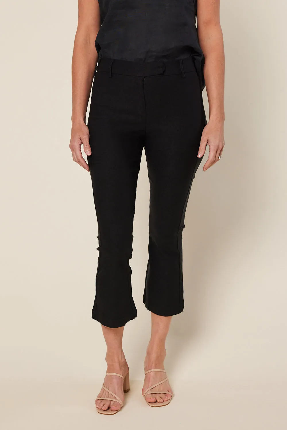 Ponte Bootleg 3/4 Length Pant in Black